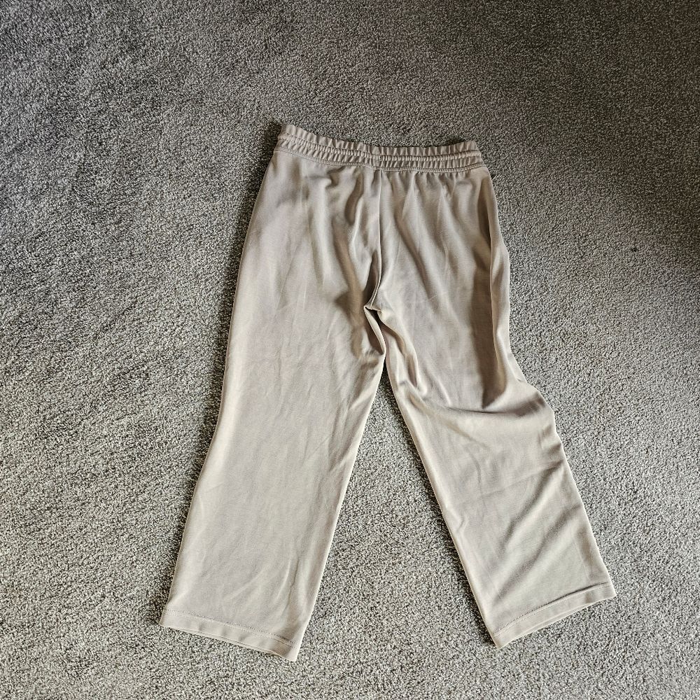 Athleta Seasoft Straight Cropped Pant - Picture 7 of 8